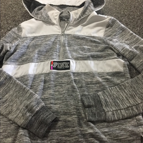 Pink VS  pullover hoodie 😎 - Picture 1 of 6